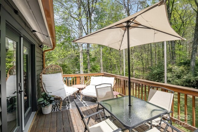 Building Photo - 6618 Lakeside Dr