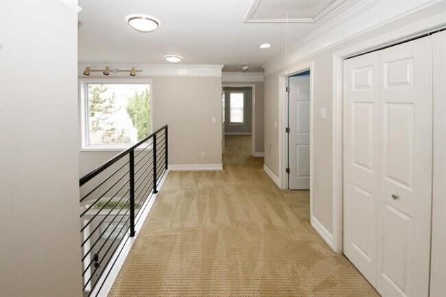 Building Photo - 1354 Brookhaven Village Cir NE