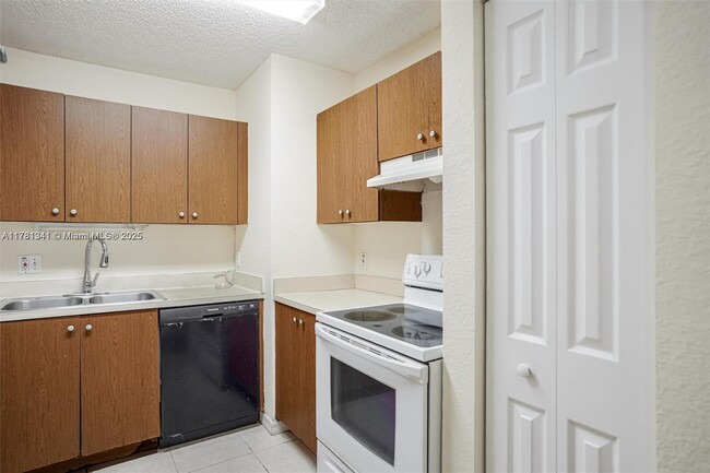 Building Photo - 11605 SW 147th Ave