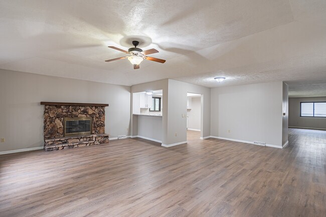 Building Photo - 13103 Lillian St