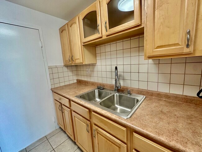 Building Photo - 900 NE 18th Ave