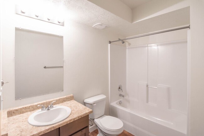 Building Photo - Lovely 3-Bed, 2-Bath Condos in the Distric...