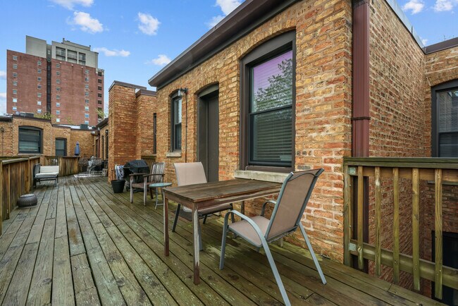 Building Photo - 908 W Grace St