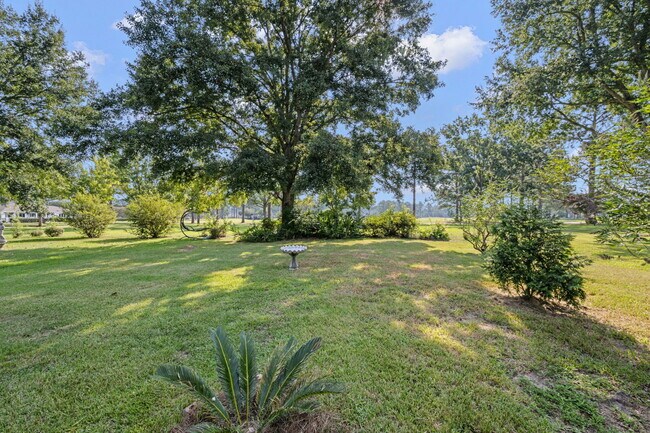 Building Photo - 123 Club Dr