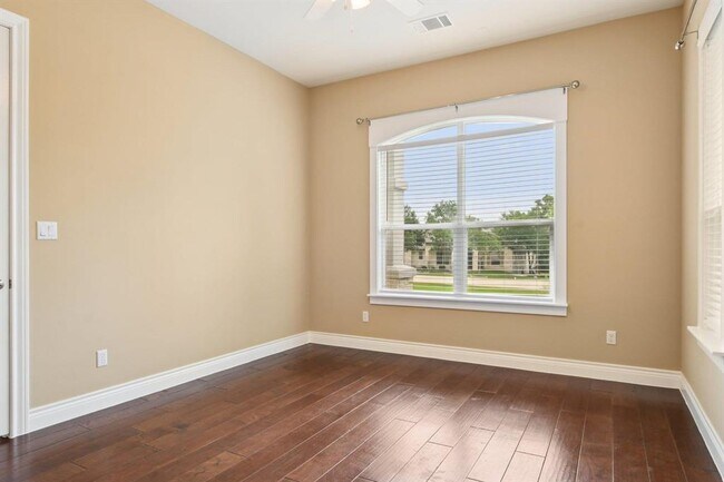 Building Photo - 124 Abamillo Dr