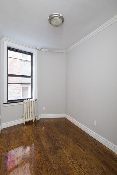 Building Photo - 326 E 35th St