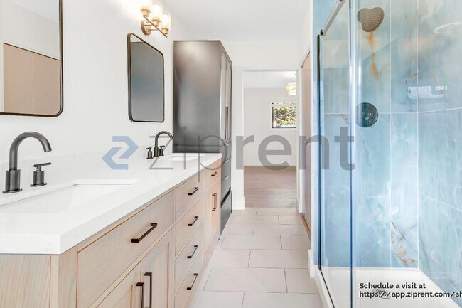 Building Photo - 7640 SW Whitford Dr