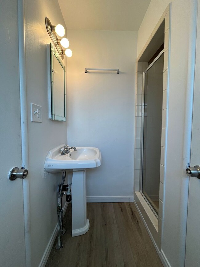 Building Photo - Winnetka 3+2 on cul-de-sac w/spacious back...