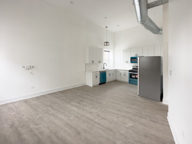 Building Photo - 4731 N Western Ave