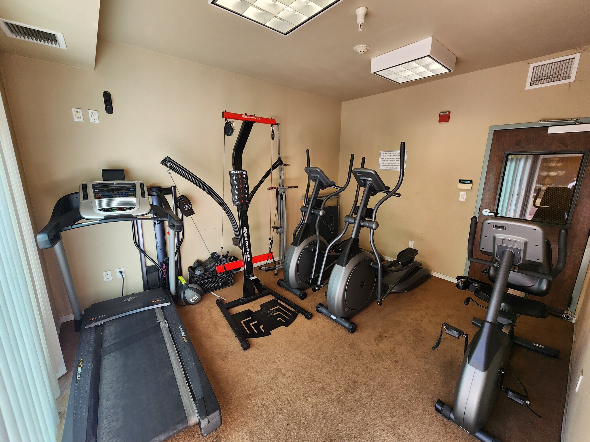 Building Photo - 13941 Sherman Way