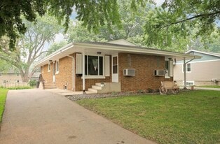 Building Photo - 730 6th Ave S