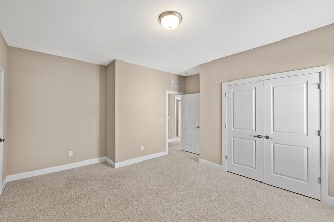 Building Photo - 4 Bedroom Home with Finished Flex Space Ab...