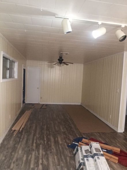 Building Photo - 1423 Airport Rd