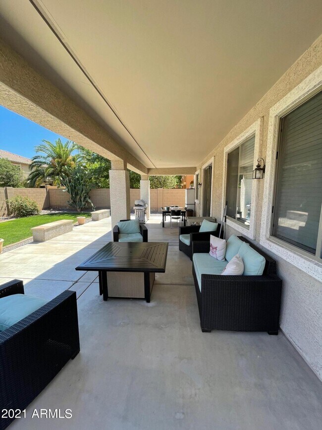 Building Photo - 2732 E Canyon Creek Dr
