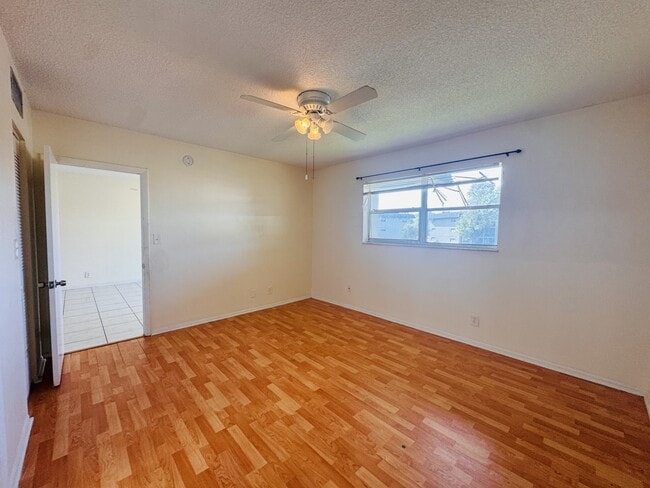Building Photo - 8025 S Colony Cir