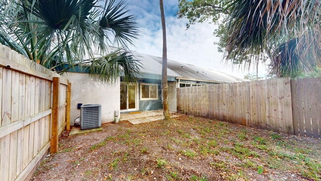 Building Photo - 1250 Bayshore Dr N