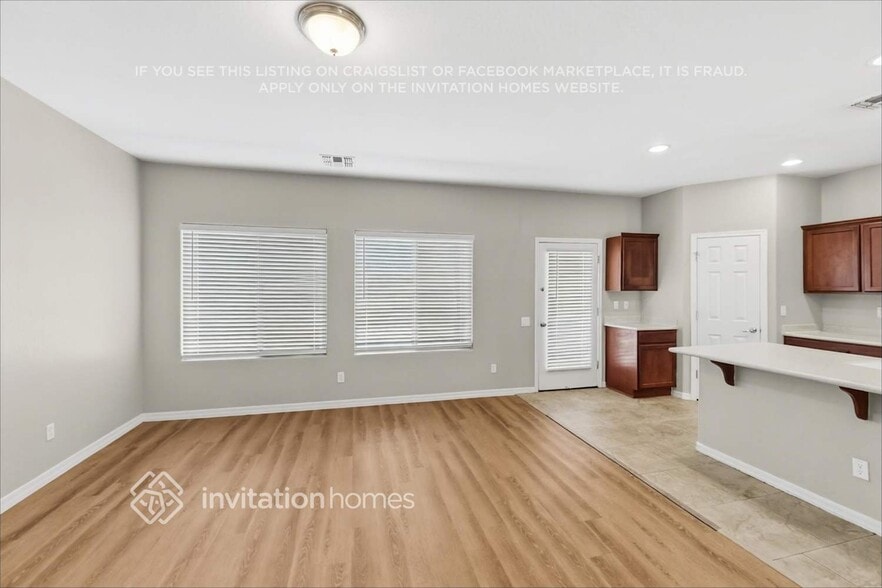 Building Photo - 11060 E Stearn Ave