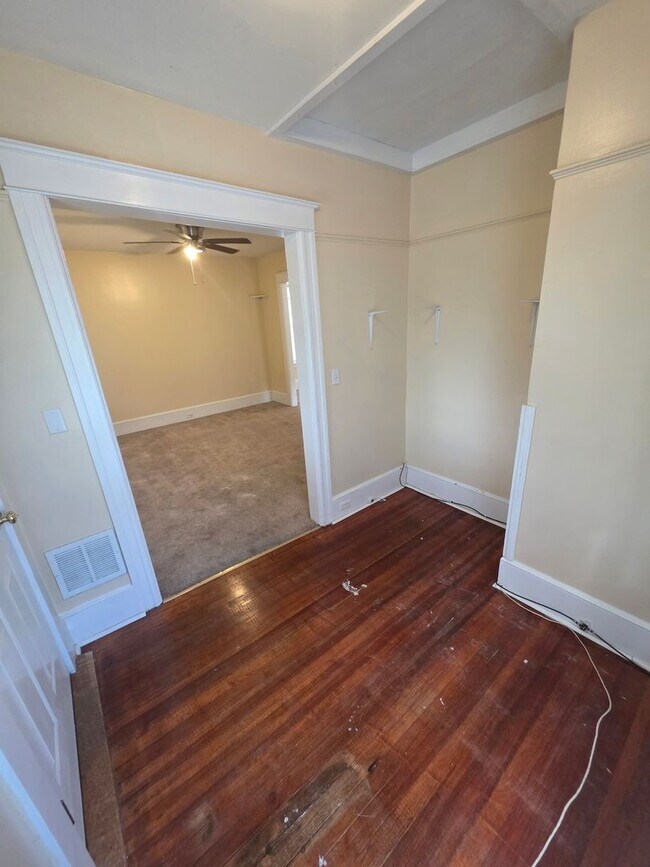 Building Photo - 35 Manitou Ave