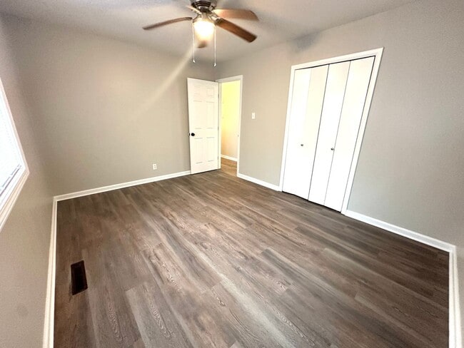 Building Photo - Updated 3 bed/ 1 bath