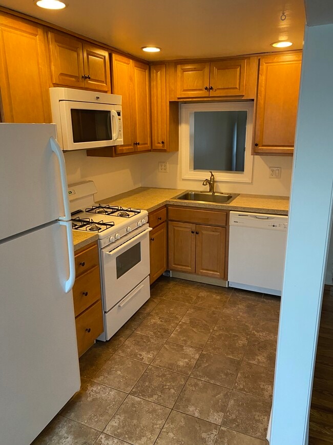 Building Photo - 5224 Fairhaven Rd