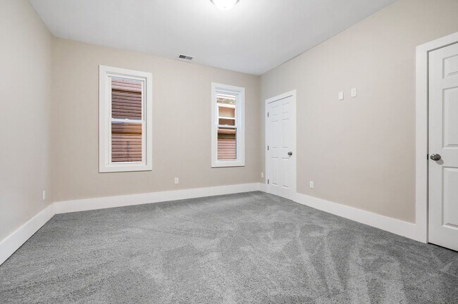 Building Photo - Beautiful Fully Renovated 4 Bedroom Home In The West End.  Available July!