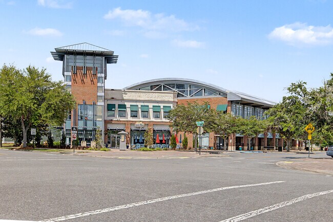 Building Photo - 4065 Four Oaks Blvd