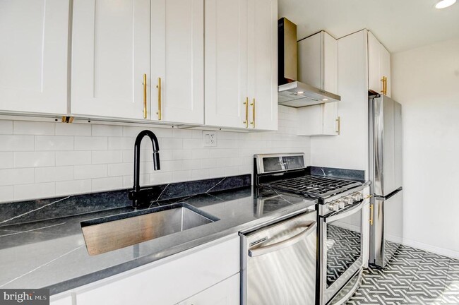 Building Photo - 1371 Adams St NE