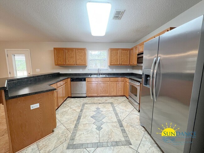 Building Photo - Updated 4 Bedroom Home in Crestview