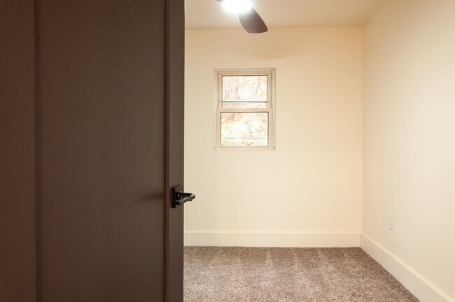 Building Photo - 3br/2bath Custom Remodeled Home Near Okemo