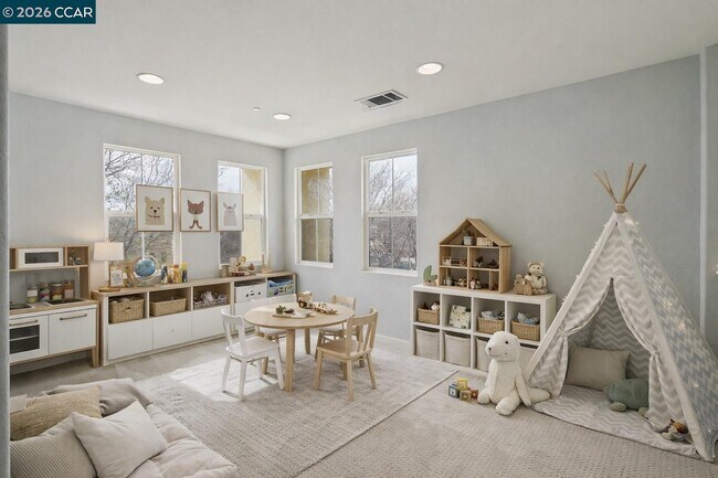 Building Photo - 207 Heligan Ln