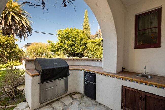 Building Photo - 1809 Palos Verdes Dr W