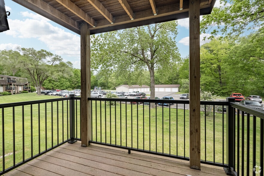 2BR, 2BA - 1,020SF - Balcony - Deer Run Apartments
