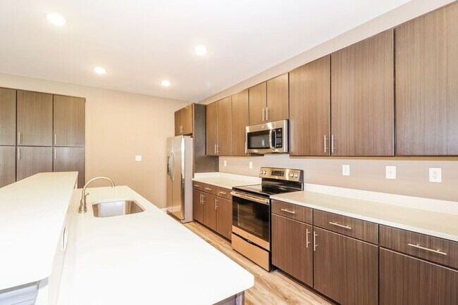 Building Photo - Roommate Housing Near the University of Memphis – Limited-Time Move-In Special