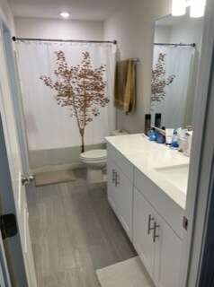 2nd bath upstairs shared in identical t/h - 866 Longleaf Ln