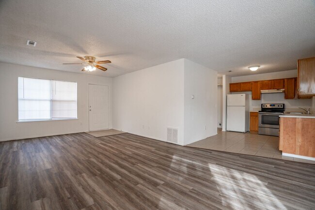 Building Photo - 1518 N Bernice Dr