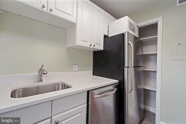 Building Photo - 2900 13th Rd S