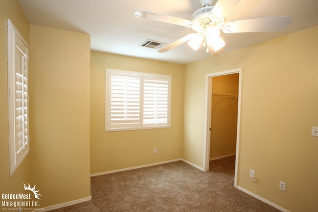 Building Photo - Gorgeous 4Bdm 2.5Ba Two Story Home in Desi...