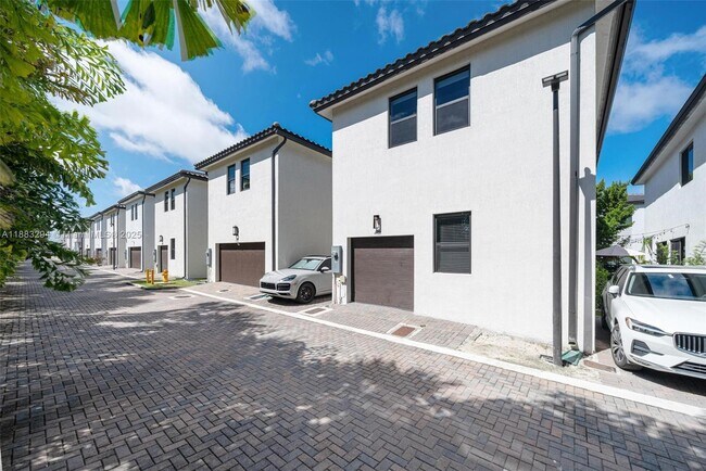 Building Photo - 4408 NW 80th Ave