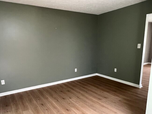 Building Photo - 203 Redbud Dr