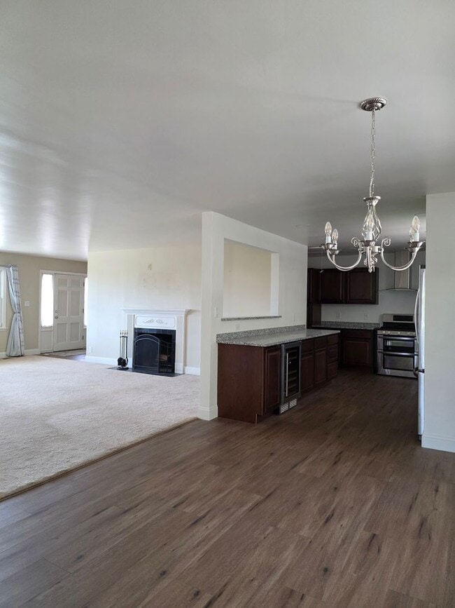 Building Photo - Executive Home with an Executive View
