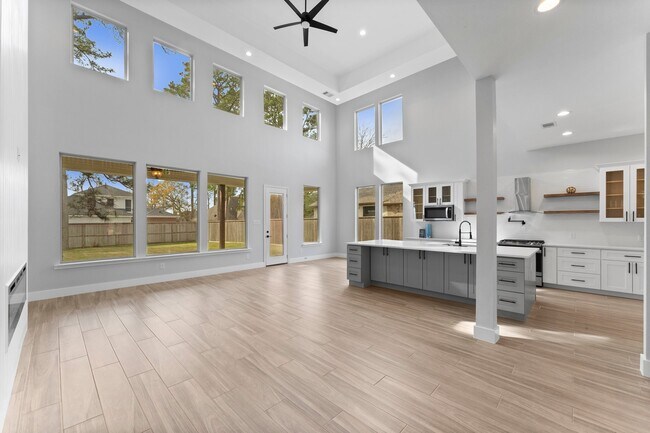 Building Photo - 7007 Longmire Cir