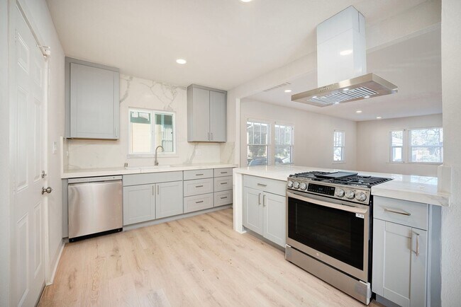 Building Photo - 2608 41st St