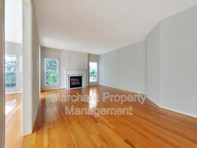 Building Photo - 15 Silverthorn Ct