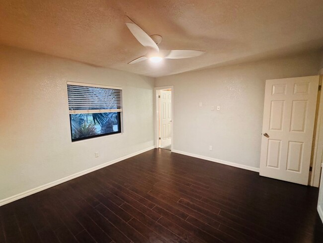 Building Photo - Elegant and Updated 3/2 Pool Home just min...