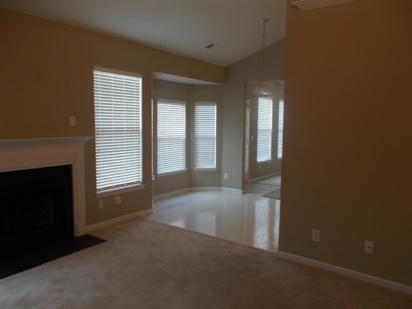 Building Photo - 696 Churchill Downs Dr