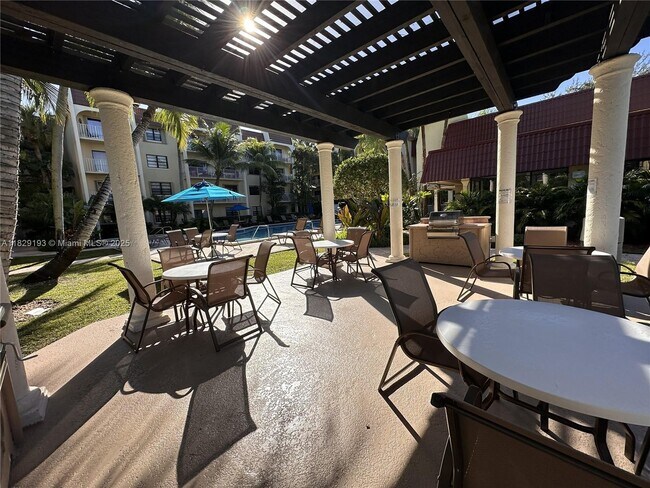 Building Photo - 9301 SW 92nd Ave