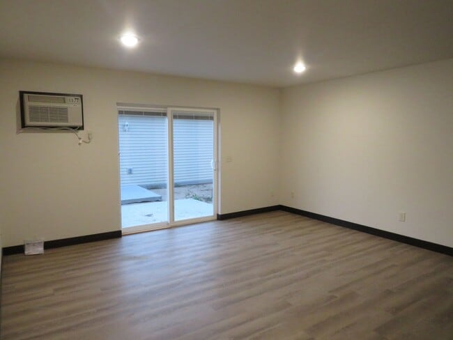 Building Photo - 5294 Christopher Dr