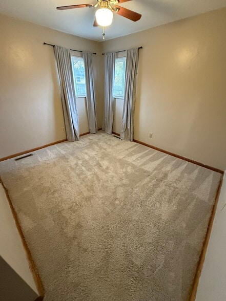 Building Photo - 906 19th St