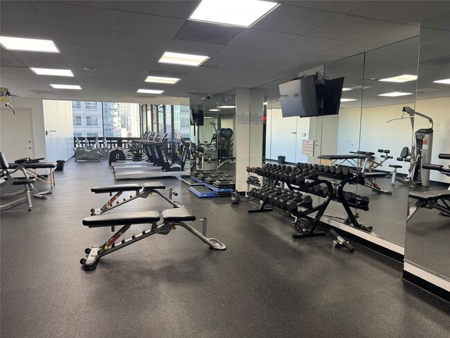 Building Photo - 2016 Main St