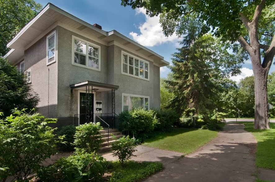 Primary Photo - 621 Kenwood Pky
